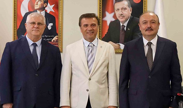 İstanbul Esenyurt Üniversitesi'nde devir teslim töreni yapıldı