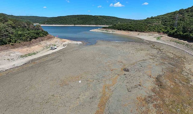 İstanbul'da Kuruyan barajlar piknik alanı oldu