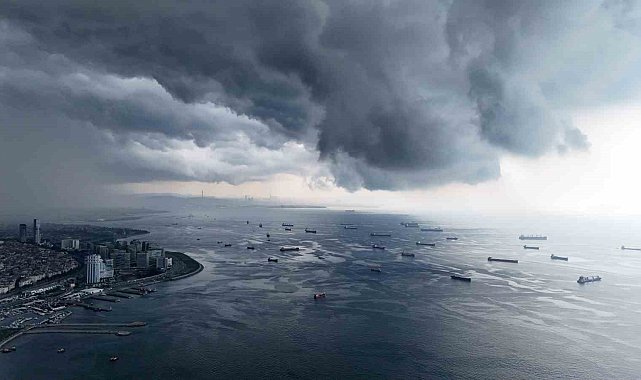 İstanbul'daki süper hücre bulutları havadan görüntülendi