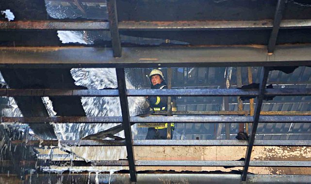 İzolasyon malzemesi bulunan işletmede çıkan yangın korkuttu