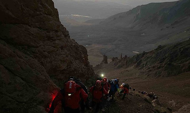 JAK Timlerinden Erciyes'e zirve tırmanışı