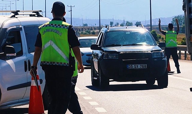 Jandarma yol kontrollerinde 468 kişiyi yakaladı