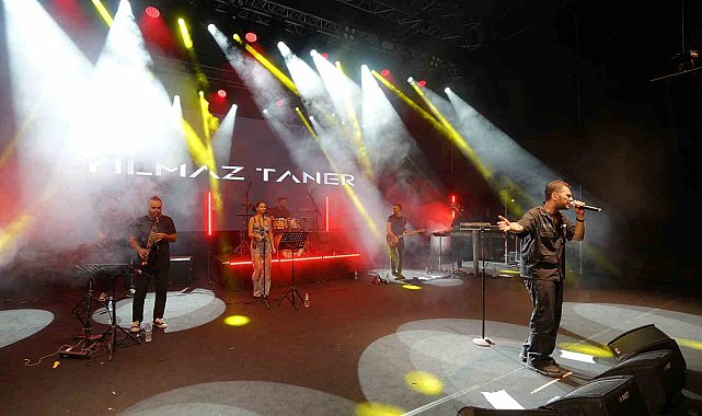 Kahramanmaraşlılar, Geleneksel Ağustos Fuarı'nda konserlerle eğleniyor