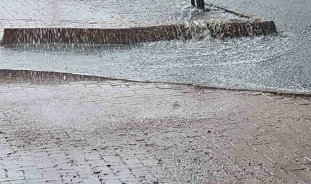 Karadeniz Ereğli'de aniden bastıran yağmur zor anlar yaşattı