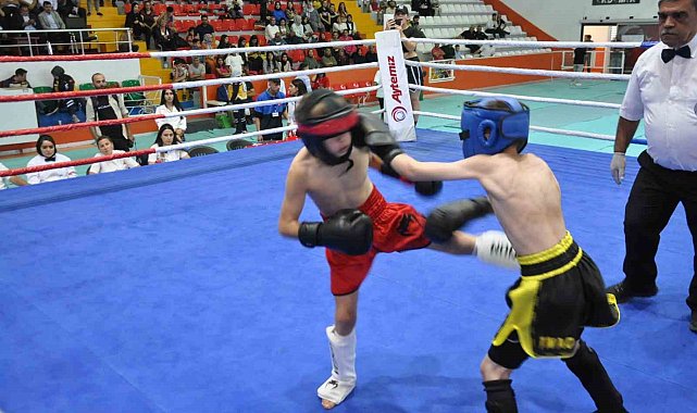 Kars'ta Kick Boks karşılaşmaları nefesleri kesti