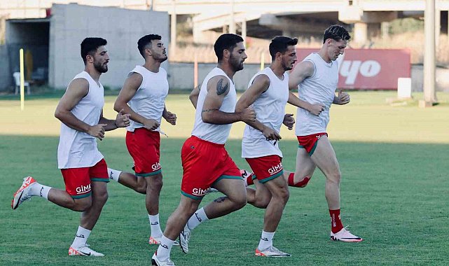 Karşıyaka'da 15 oyuncu gitti, 10 oyuncu geldi