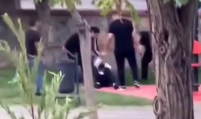Kartal'da tekmeli yumruklu kavga kamerada