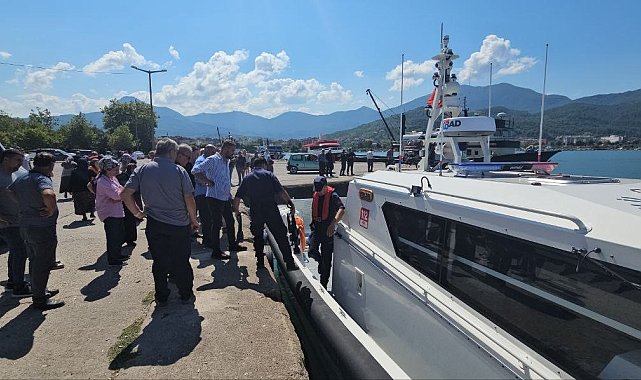 Kastamonu'da batan teknedeki üç vatandaşın yakınları, gelecek iyi haber için bekliyor