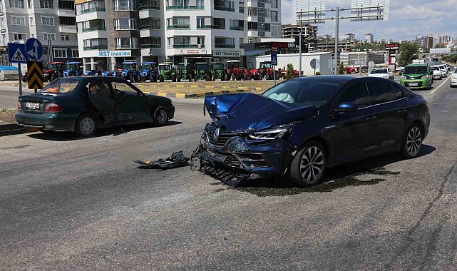 Kastamonu'da iki otomobil çarpıştı: 2 yaralı