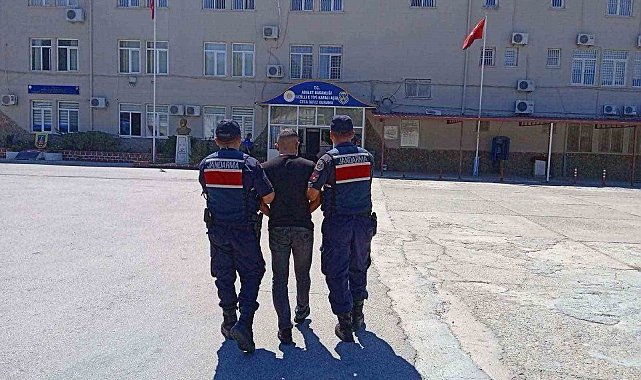 Kasten adam öldürmek suçundan aranıyordu, jandarmaya takıldı
