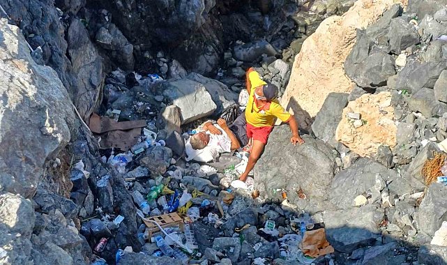 Kayalıklardan düşen yaşlı adam yaralandı