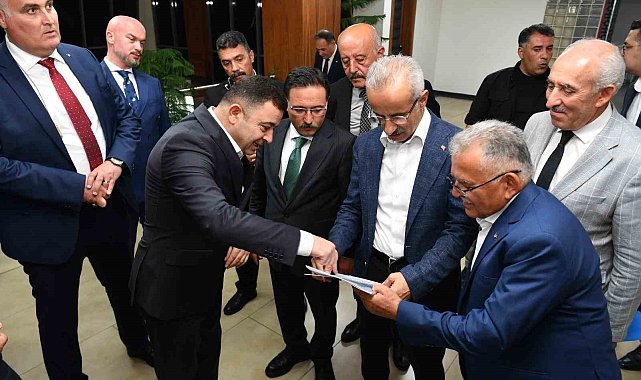 Kayseri OSB Başkanı Yalçın, Bakan Uraloğlu'na sanayicinin taleplerini içeren dosya sundu