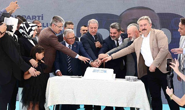 Kayseri Teşkilatı AK Parti'nin 23. kuruluş yıl dönümünü kutladı