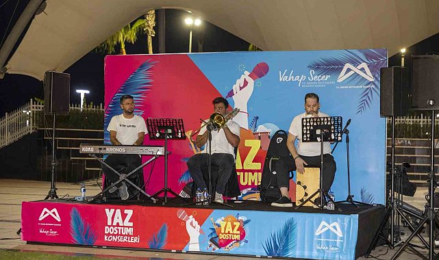 Kent Orkestrası sahilde konser verdi
