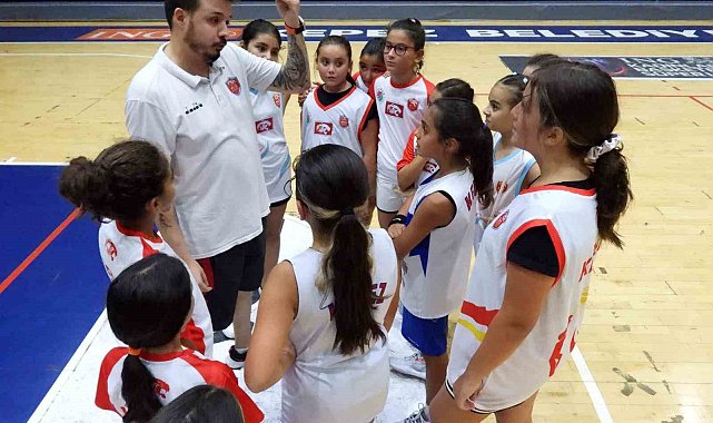 Kepez'in minik basketçilerden hazırlık maçı