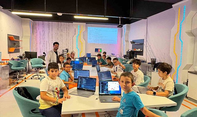 Kepezli öğrenciler, Bilim Merkezi ile yapay zekayı keşfediyor