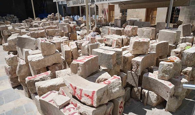 Kilis'te depremde hasar alan tarihi yapılarda restorasyon çalışması devam ediyor