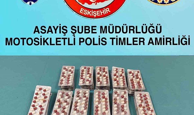 Kontrol amaçlı durdurulan araçtan 885 adet sentetik hap ele geçirildi