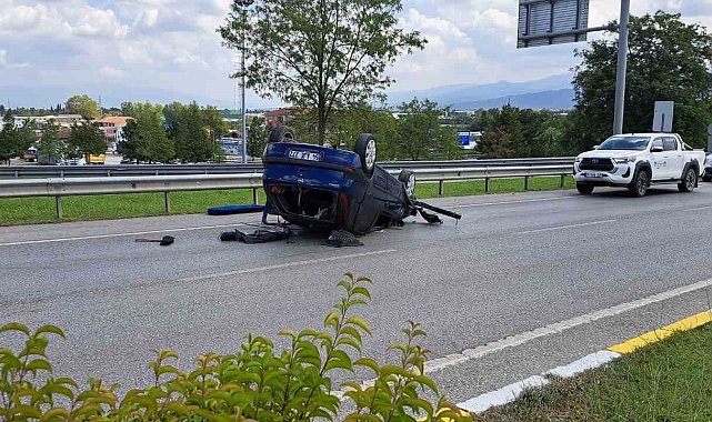 Kontrolden çıkan otomobil, bariyerlere çarparak ters döndü: 1 hafif yaralı