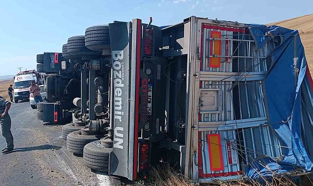 Kontrolden çıkan tır yan yattı: 2'si çocuk 3 yaralı