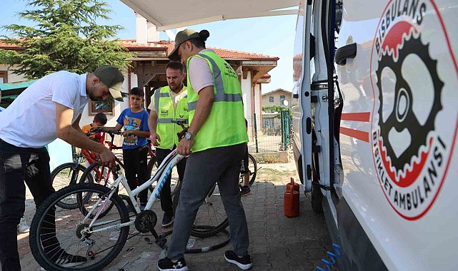 Konya Büyükşehir bisiklet tamircisi olmayan mahallelere "Bisbulans" ile hizmet götürüyor