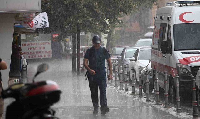 Konya'da aniden bastıran sağanak etkili oldu