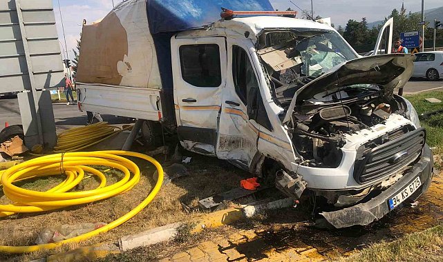 Konya'da kamyonetle tır çarpıştı: 2 yaralı