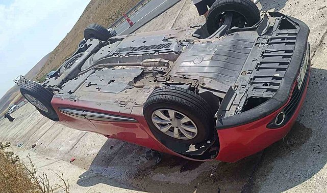 Konya'da kontrolden çıkan otomobil devrildi: 4 yaralı