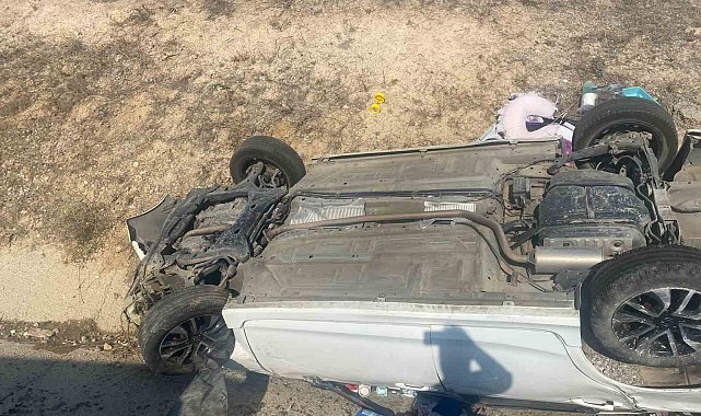 Konya'da otomobil şarampole devrildi: 3 yaralı