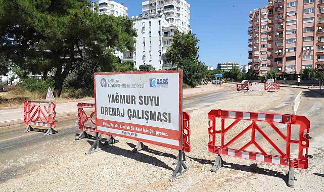 Konyaaltı'ndaki iki mahallede 1420 metrelik yağmur suyu drenaj hattı çalışması devam ediyor