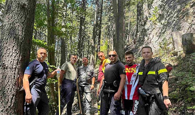 Kosova'da ormanlık alandaki yangın turistik köye yaklaşıyor