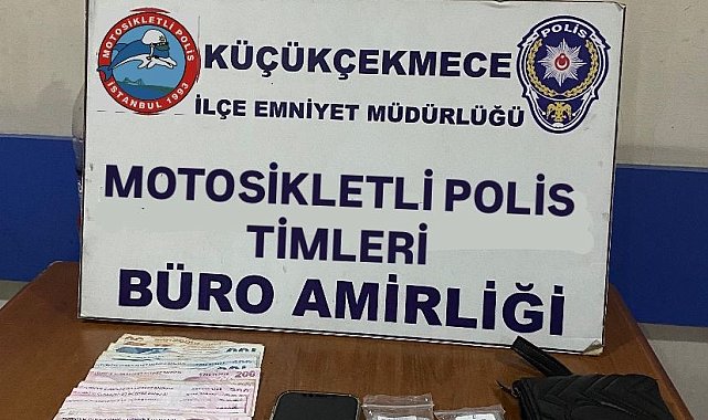 Küçükçekmece'de aracı durduran polis, telefon uygulamasıyla çalışan uyuşturucu zulasını ortaya çıkardı