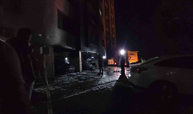 Küle dönen otomobilde kundaklama şüphesi: 3 araç hasar gördü