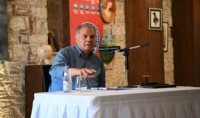 Kuşadası'nda sanat galerisinin son konuğu eski bakan Yalova oldu