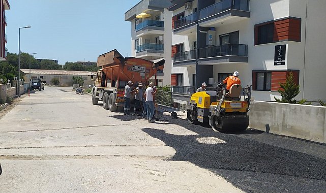 Kuşadası'nda yol yapım ve bakım çalışmaları sürüyor