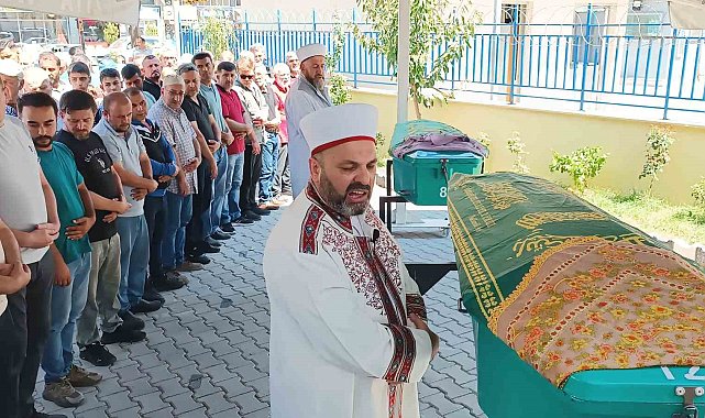 Kütahya'da otomobilin çarpması sonucu hayatları kaybeden iki kız kardeş toprağa verildi