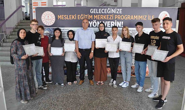 Lisede ilgi duydukları alanlarda staj yaparak hem mezun oldular hem de meslek öğrendiler