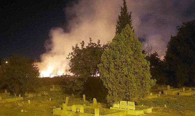 Lüleburgaz'da mezarlıkta çıkan yangın söndürüldü