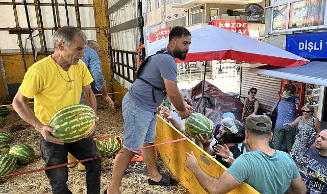 Maltepe'de 25 ton karpuzu ücretsiz dağıttı