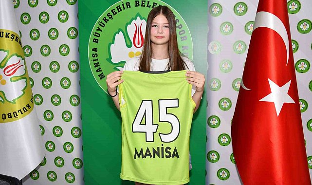 Manisa BBSK Cemre Güneş'i renklerine bağladı
