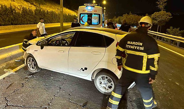 Mardin'de refüje çarpan otomobilde 2 kişi yaralandı
