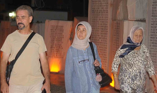 Marmara Depremi'nde enkaz altına kalan Tuna ailesi o anları anlattı