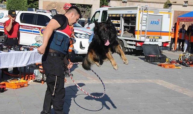 Marmara Depremi'nde hayatını kaybedenler anıldı