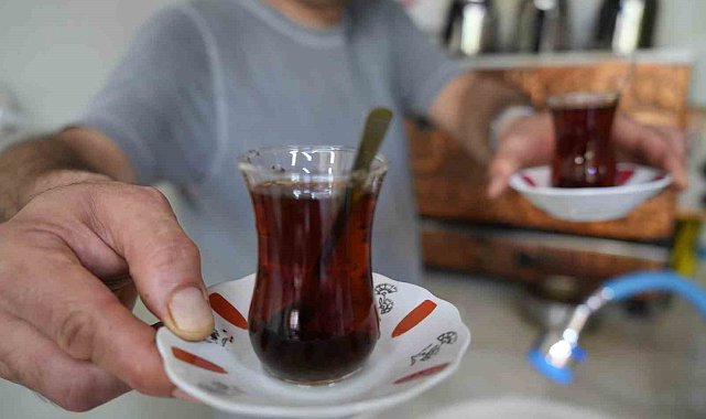 Menemenin 'soğan' tartışmasına çayın 'suyu' eklendi