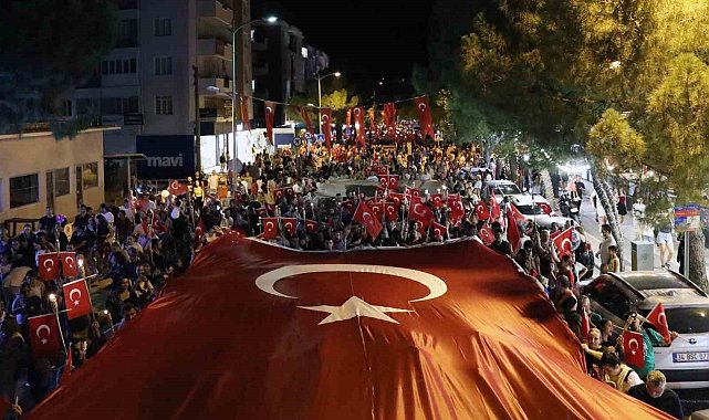 Menteşe'de 30 Ağustos coşkusu Manga konseri ve fener alayı ile taçlandı