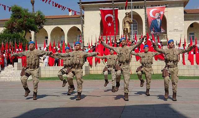 Mersin'de 30 Ağustos Zafer Bayramı çoşkuyla kutlandı