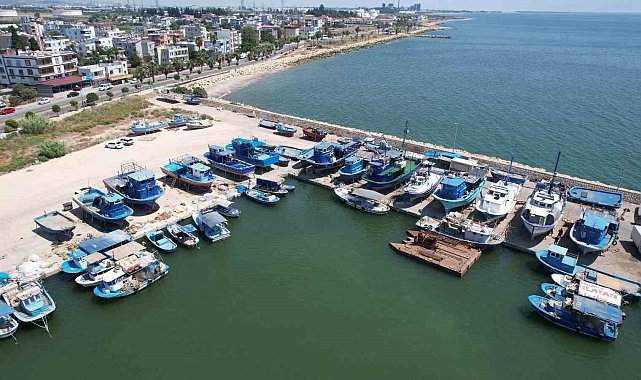 Mersin'de balıkçılar av sezonuna hazırlanıyor