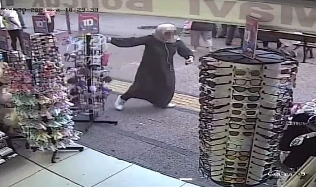 Mersin'de bir kadın, esnafın tezgahlarını dağıtarak kaçtı