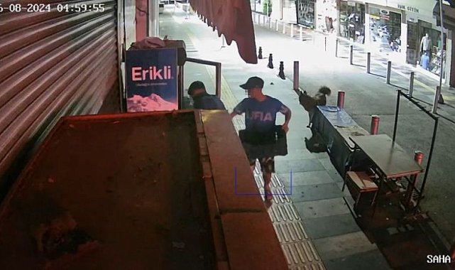 Mersin'de marketin dolabından su ve meşrubat çalan 2 kişi kameraya yakalandı