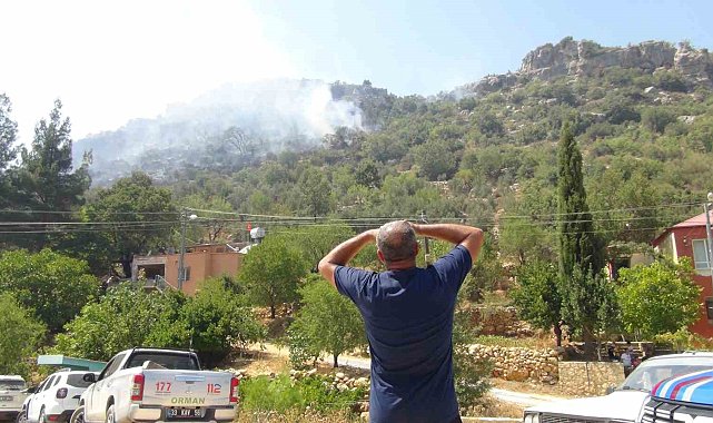 Mersin'de orman yangını, alevler evleri teğet geçti